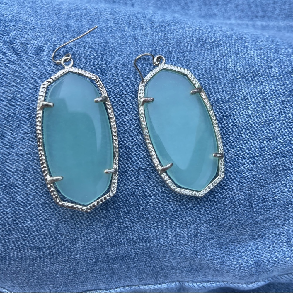 Kendra Scott Danielle earring in Chalcedony and Gold Plate